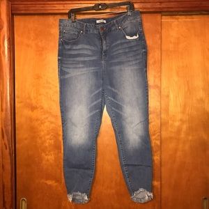 Medium Washed Jeans 👖